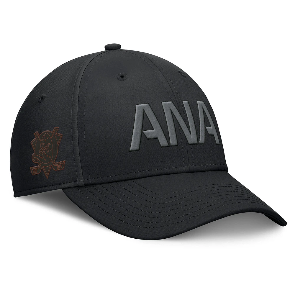 Casquette Fanatics noire pour homme Anaheim Ducks Authentic Pro Road Team Code Side Patch Flex