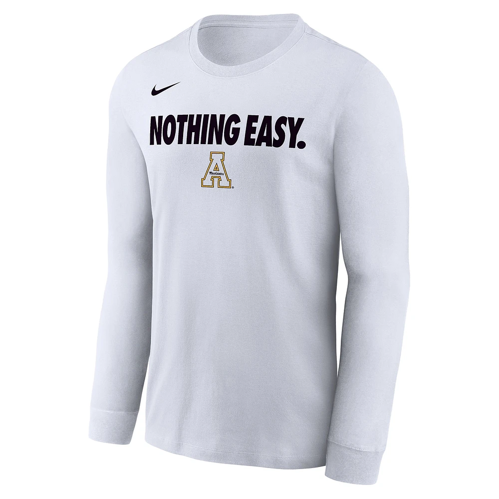 T-shirt à manches longues Nike blanc pour homme Appalachian State Mountaineers 2025 On-Court Bench