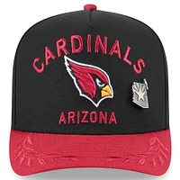 Casquette ajustée 59FIFTY New Era noire/cardinale pour homme, Arizona Cardinals, draft NFL 2025, sur scène
