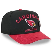 Casquette ajustée 59FIFTY New Era noire/cardinale pour homme, Arizona Cardinals, draft NFL 2025, sur scène