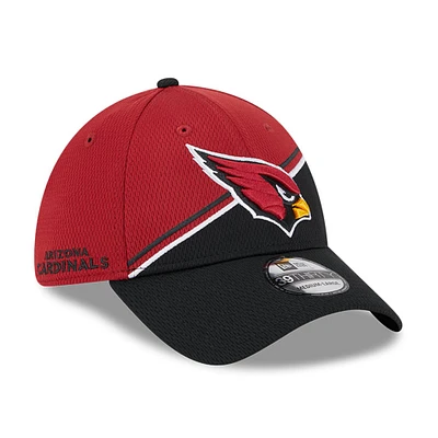 Casquette Flexline 39THIRTY Sideline 2023 Cardinal/Noir Arizona Cardinals New Era pour homme