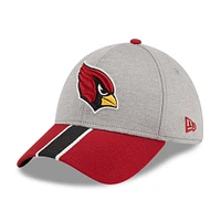 Casquette flexible 39THIRTY rayée gris chiné/Cardinal Arizona Cardinals New Era pour hommes