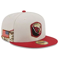 Casquette ajustée 59FIFTY New Era Stone/Cardinal Arizona Cardinals 2023 Salute To Service pour hommes