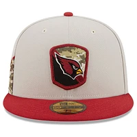 Casquette ajustée 59FIFTY New Era Stone/Cardinal Arizona Cardinals 2023 Salute To Service pour hommes