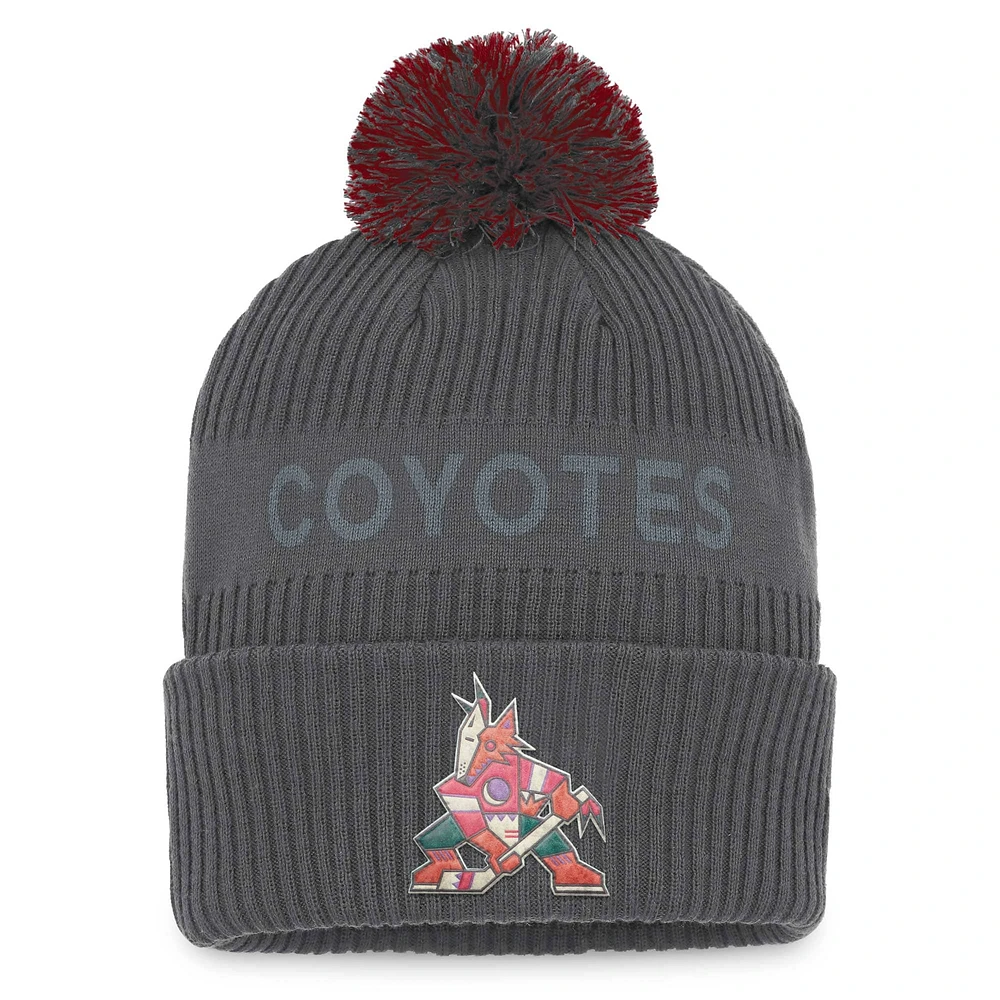 Bonnet en tricot à revers de glace authentique Pro Home Fanatics Charcoal Arizona Coyotes pour hommes avec pompon