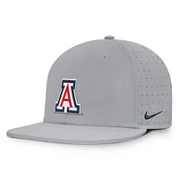 Casquette ajustée True Performance On-Field Dugout des Arizona Wildcats pour homme Nike grise