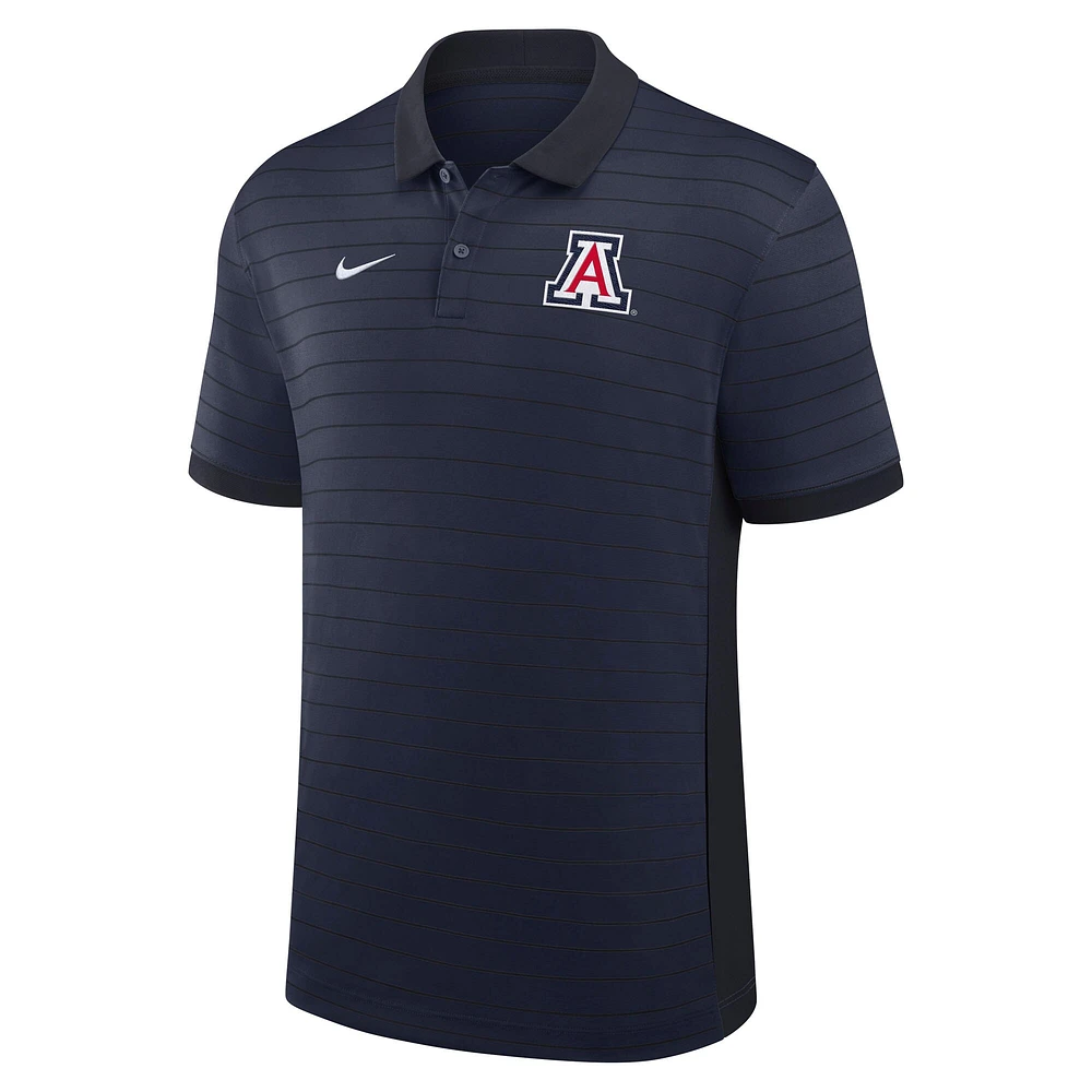 Polo Nike bleu marine pour homme, Arizona Wildcats, début de saison 2025, avec rayures Victory Sideline Performance