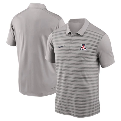 Polo de performance ligne touche des entraîneurs début saison 2024 l'Arizona Wildcats Nike en étain pour hommes