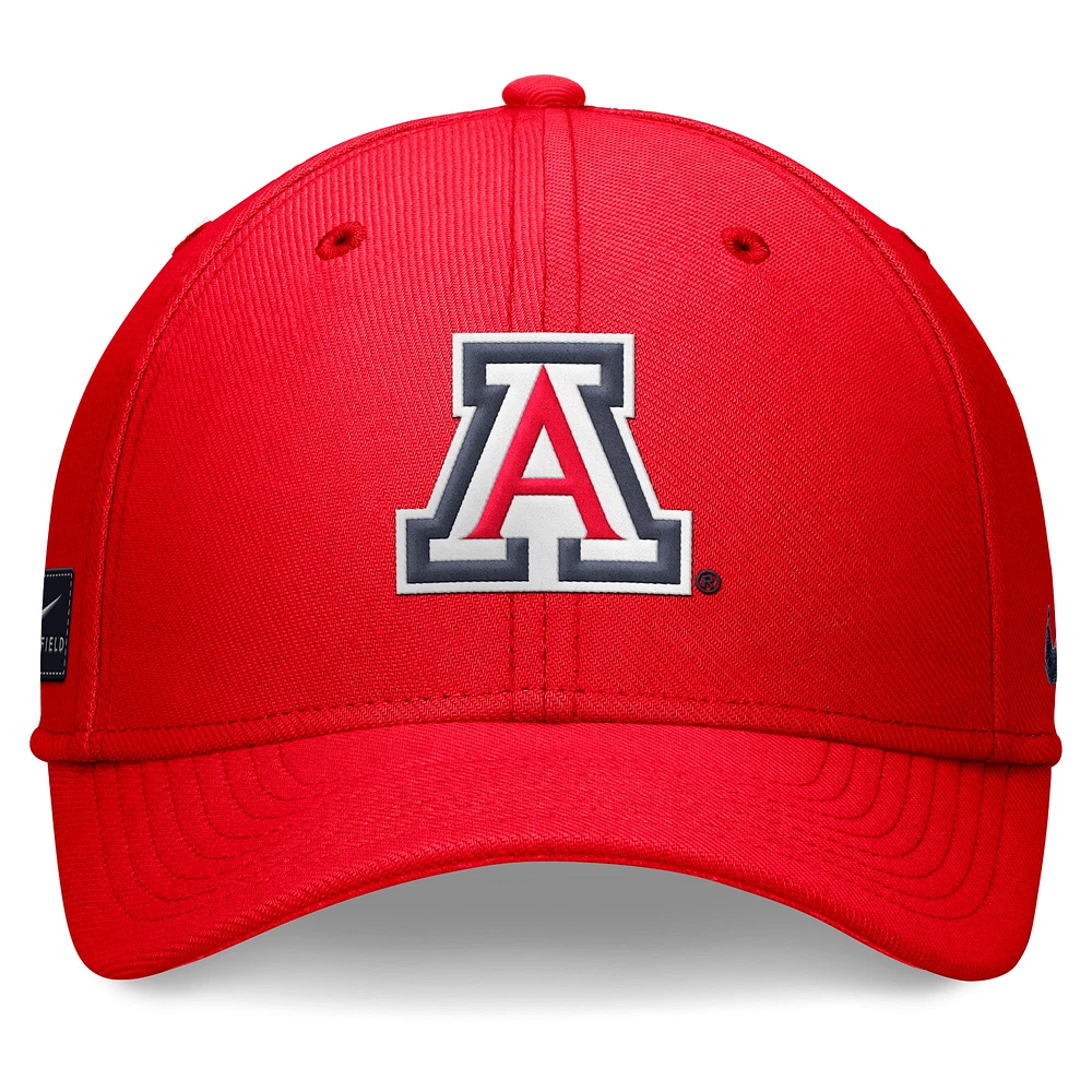 Casquette Nike rouge Arizona Wildcats 2024 On-Field Swoosh Flex pour homme