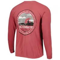 Cardinal Arkansas Razorbacks Circle Campus Scene T-shirt à manches longues pour homme