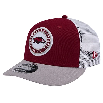 Casquette de camionneur Snapback 9FIFTY Cardinal Arkansas Razorbacks Throwback Circle Patch New Era pour hommes