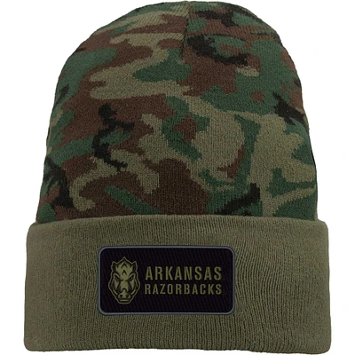 Bonnet en tricot à revers Nike Camo Arkansas Razorbacks Military Pack pour homme