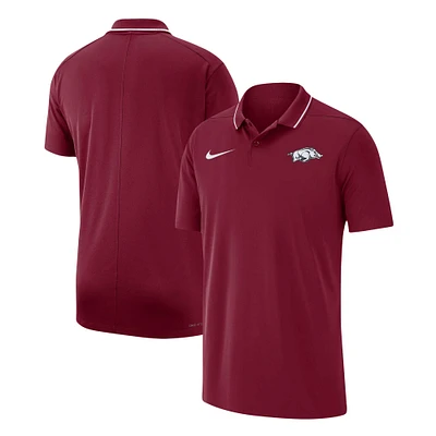 Polo performance entraîneurs Nike Cardinal Arkansas Razorbacks 2023 pour homme