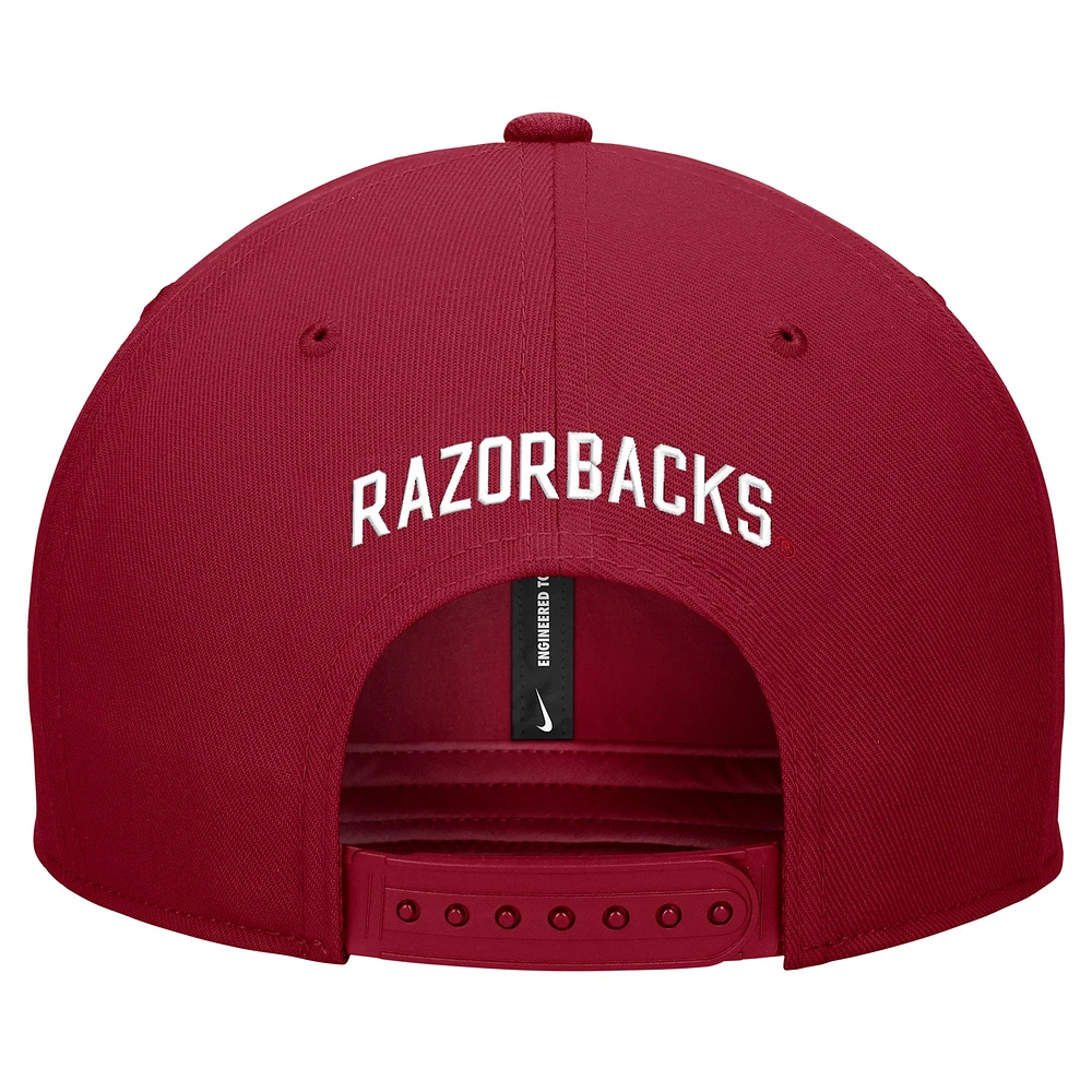 Casquette Snapback Nike Cardinal Arkansas Razorbacks Pro pour homme