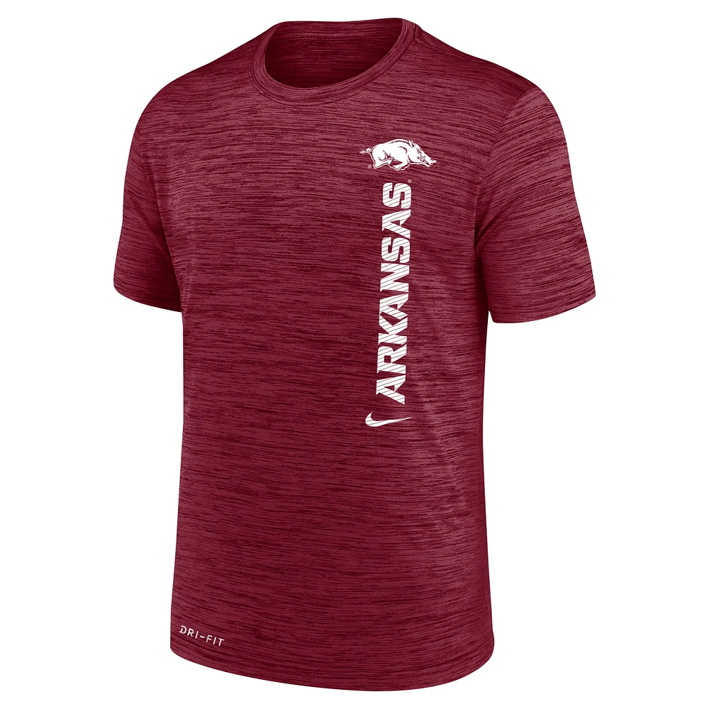 T-shirt Nike Crimson Arkansas Razorbacks 2024 Sideline Team Issue Performance pour homme