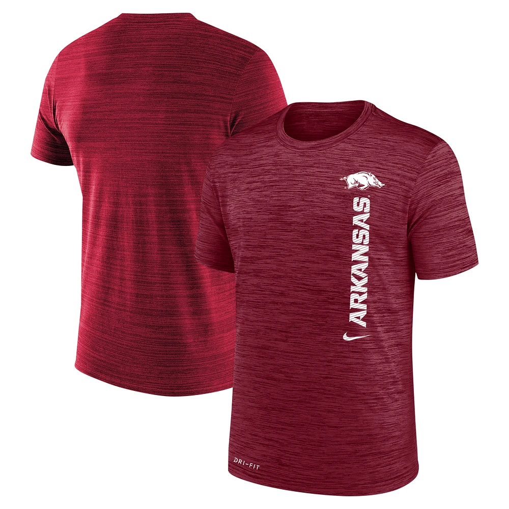 T-shirt Nike Crimson Arkansas Razorbacks 2024 Sideline Team Issue Performance pour homme