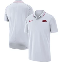 Polo performance entraîneurs Nike Arkansas Razorbacks 2023 pour homme - Blanc