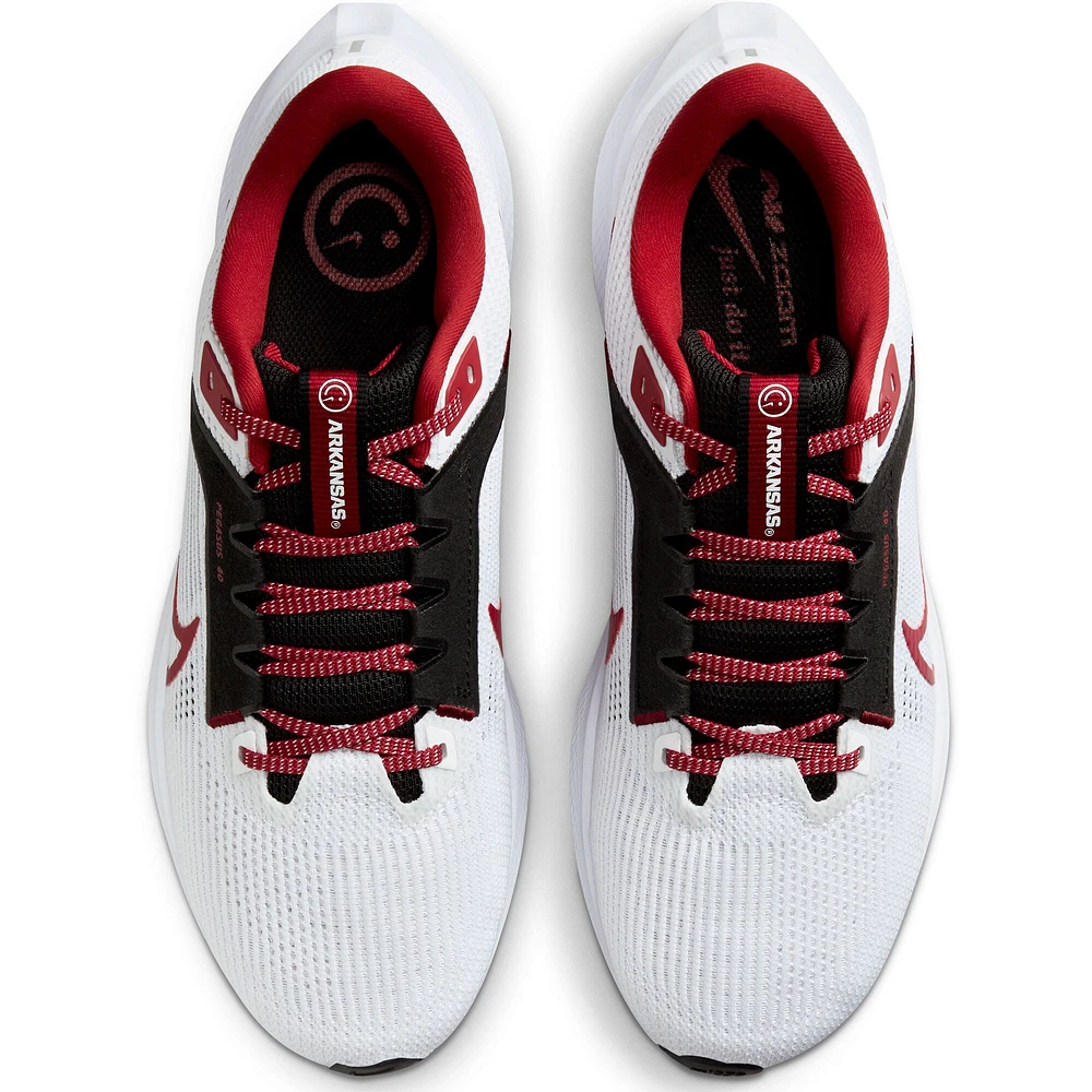 Chaussure de course unisexe Nike Arkansas Razorbacks Zoom Pegasus 40 Blanc