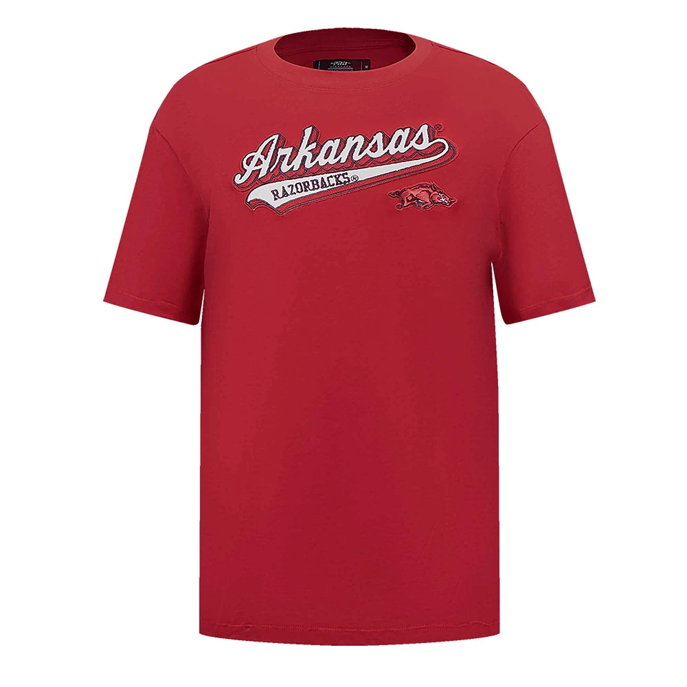 T-shirt surdimensionné petit ami Pro Standard Cardinal Arkansas Razorbacks Script Tail pour femmes