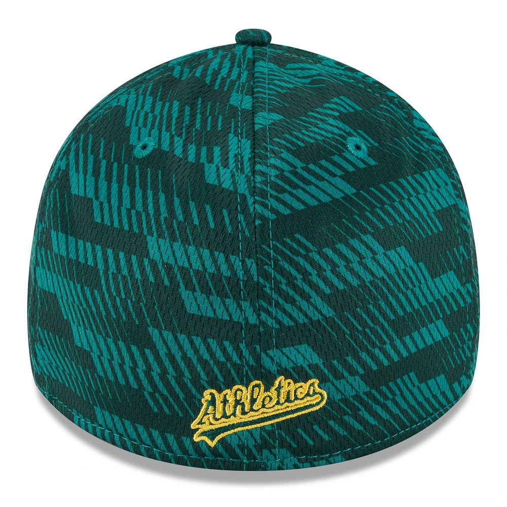 Men's New Era Green Athletics 2025 MLB Clubhouse 39THIRTY Flex Hat