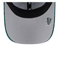 Men's New Era Green Athletics 2025 MLB Clubhouse 39THIRTY Flex Hat
