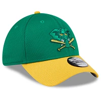 Casquette d'entraînement au bâton 39THIRTY Flex Kelly Green Athletics 2024 pour homme de New Era