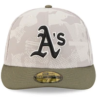 Casquette ajustée 59FIFTY Athletics 2025 Armed Forces Day pour homme, beige clair/olive, New Era