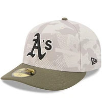 Casquette ajustée 59FIFTY Athletics 2025 Armed Forces Day pour homme, beige clair/olive, New Era