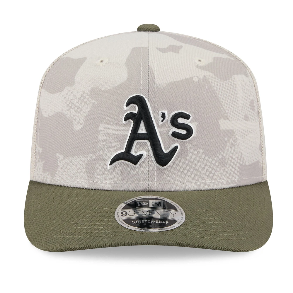 Casquette extensible à boutons-pression New Era Athletics 2025 Armed Forces Day 9SEVENTY pour homme, beige clair/olive