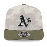 Casquette extensible à boutons-pression New Era Athletics 2025 Armed Forces Day 9SEVENTY pour homme, beige clair/olive