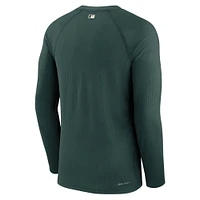 T-shirt à manches longues raglan Nike vert/athlétique pour homme de la collection Game Authentic Performance