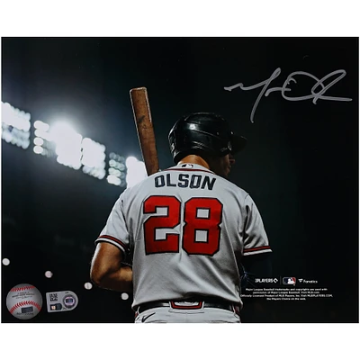 Maillot gris autographié de 8" x 10" de Matt Olson des Braves d'Atlanta avec photo de batte