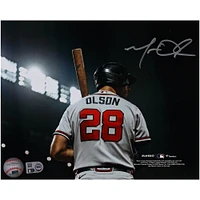 Maillot gris autographié de 8" x 10" de Matt Olson des Braves d'Atlanta avec photo de batte