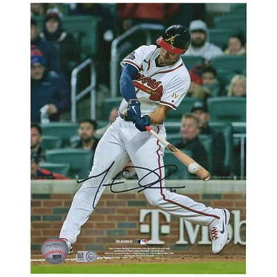 Photographie autographiée de 8'' x 10'' de Matt Olson en train de frapper avec les Braves d'Atlanta