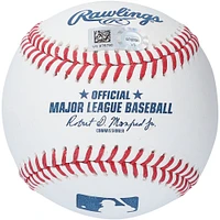 Matt Olson, joueur des Braves d'Atlanta, a dédicacé une balle de baseball de Rawlings avec l'inscription "For the A!"