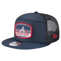 Men's New Era  Navy Atlanta Braves Split Panel 9FIFTY Trucker Snapback
