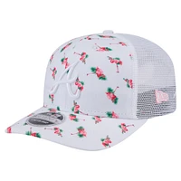 Casquette extensible à bouton-pression 9SEVENTY blanche New Era pour homme avec dos en maille Flamingo des Braves d'Atlanta