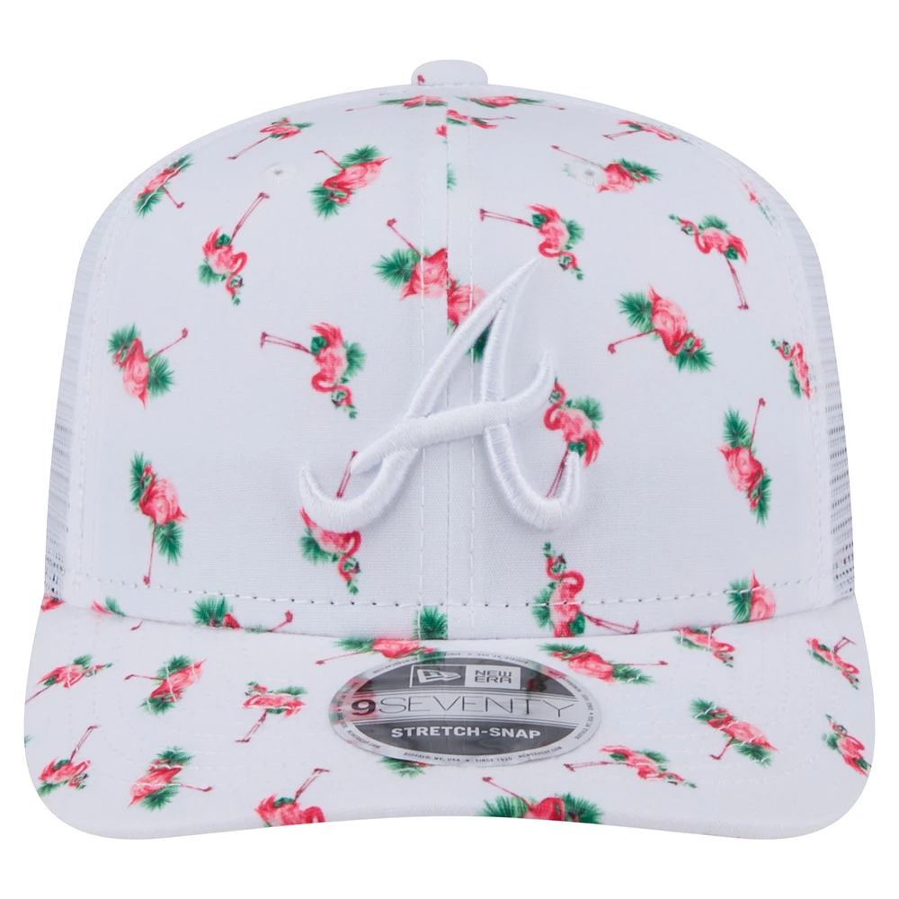 Casquette extensible à bouton-pression 9SEVENTY blanche New Era pour homme avec dos en maille Flamingo des Braves d'Atlanta