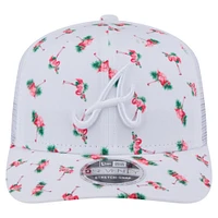 Casquette extensible à bouton-pression 9SEVENTY blanche New Era pour homme avec dos en maille Flamingo des Braves d'Atlanta