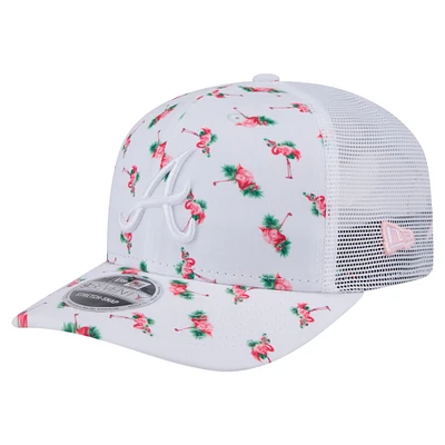 Casquette extensible à bouton-pression 9SEVENTY blanche New Era pour homme avec dos en maille Flamingo des Braves d'Atlanta