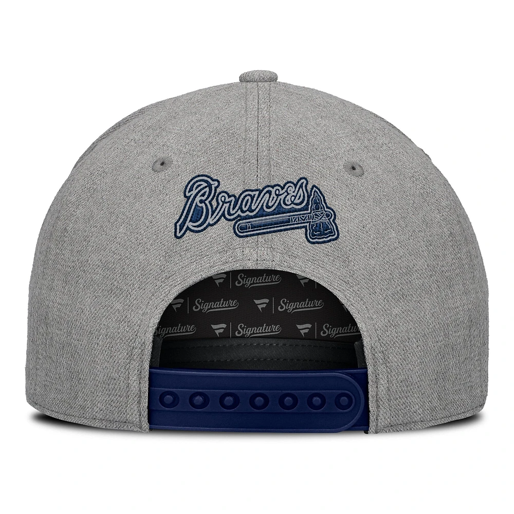 Casquette ajustable en forme de A avec patch en liège et éléments signature des Atlanta Braves Fanatics pour homme, gris