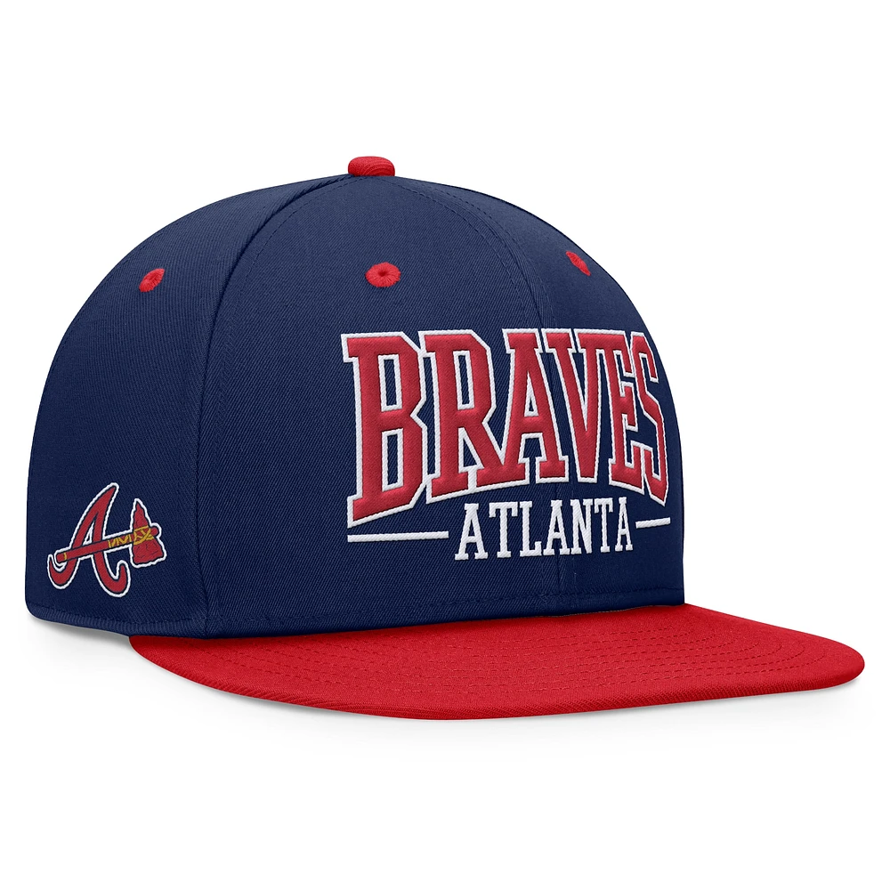 Casquette Snapback Fanatics bleu marine/rouge Atlanta Braves Fundamental Bold pour hommes