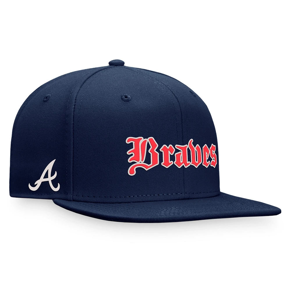 Casquette ajustée à script gothique Fanatics Navy Atlanta Braves pour hommes