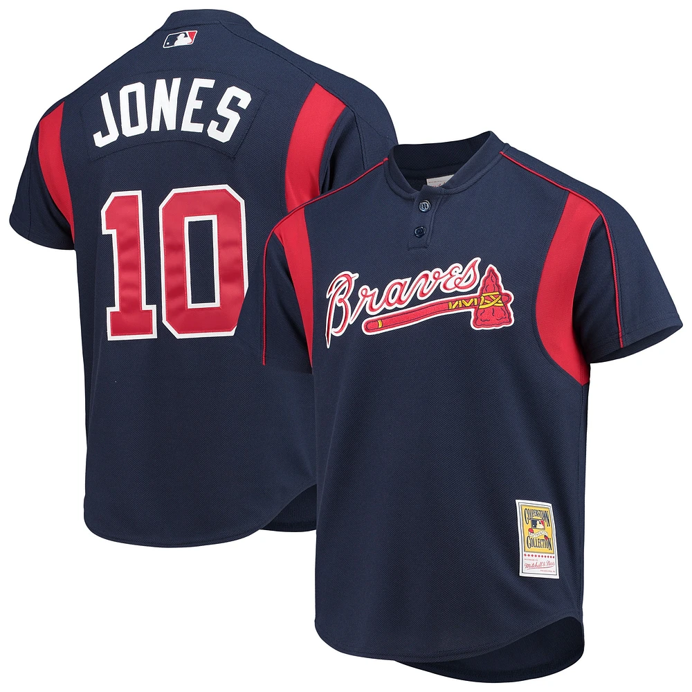 Mitchell & Ness Chipper Jones Navy Atlanta Braves Cooperstown Collection Maillot boutonné pour entraînement au bâton en maille