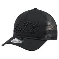 Casquette camionneur ajustable noire New Era 9FORTY A-Frame M-Crown pour homme avec logo City Initial des Braves d'Atlanta
