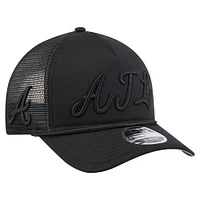 Casquette camionneur ajustable noire New Era 9FORTY A-Frame M-Crown pour homme avec logo City Initial des Braves d'Atlanta