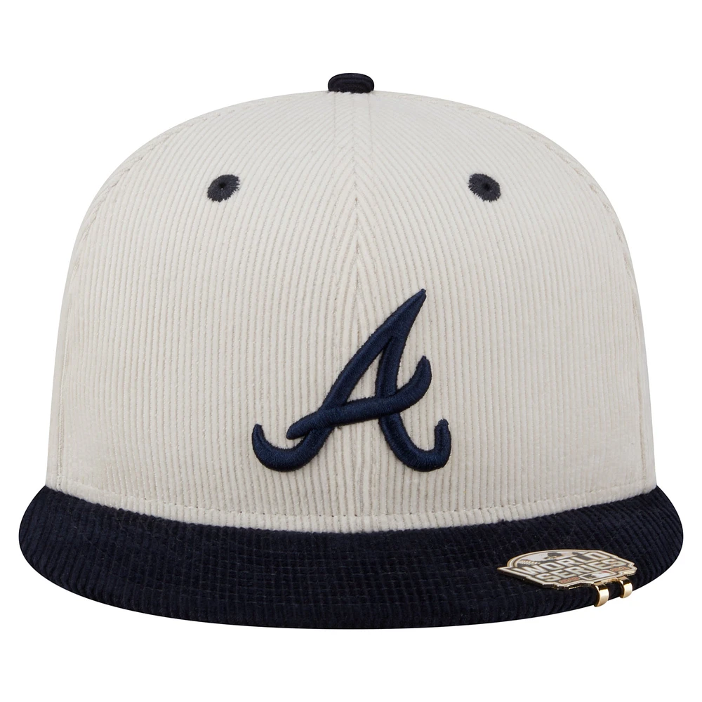 Casquette ajustée 59FIFTY en velours côtelé bicolore New Era crème/bleu marine des Braves d'Atlanta pour homme