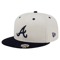 Casquette ajustée 59FIFTY en velours côtelé bicolore New Era crème/bleu marine des Braves d'Atlanta pour homme