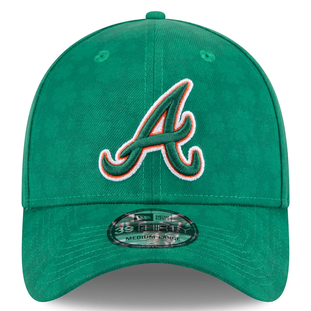 Men's New Era Kelly Green Atlanta Braves St. Patrick's Day 39THIRTY Flex Hat