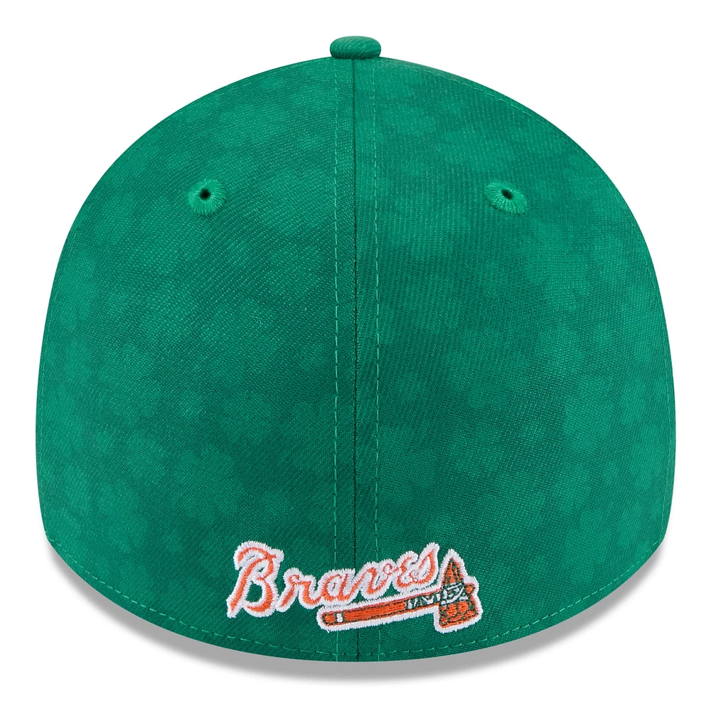 Men's New Era Kelly Green Atlanta Braves St. Patrick's Day 39THIRTY Flex Hat